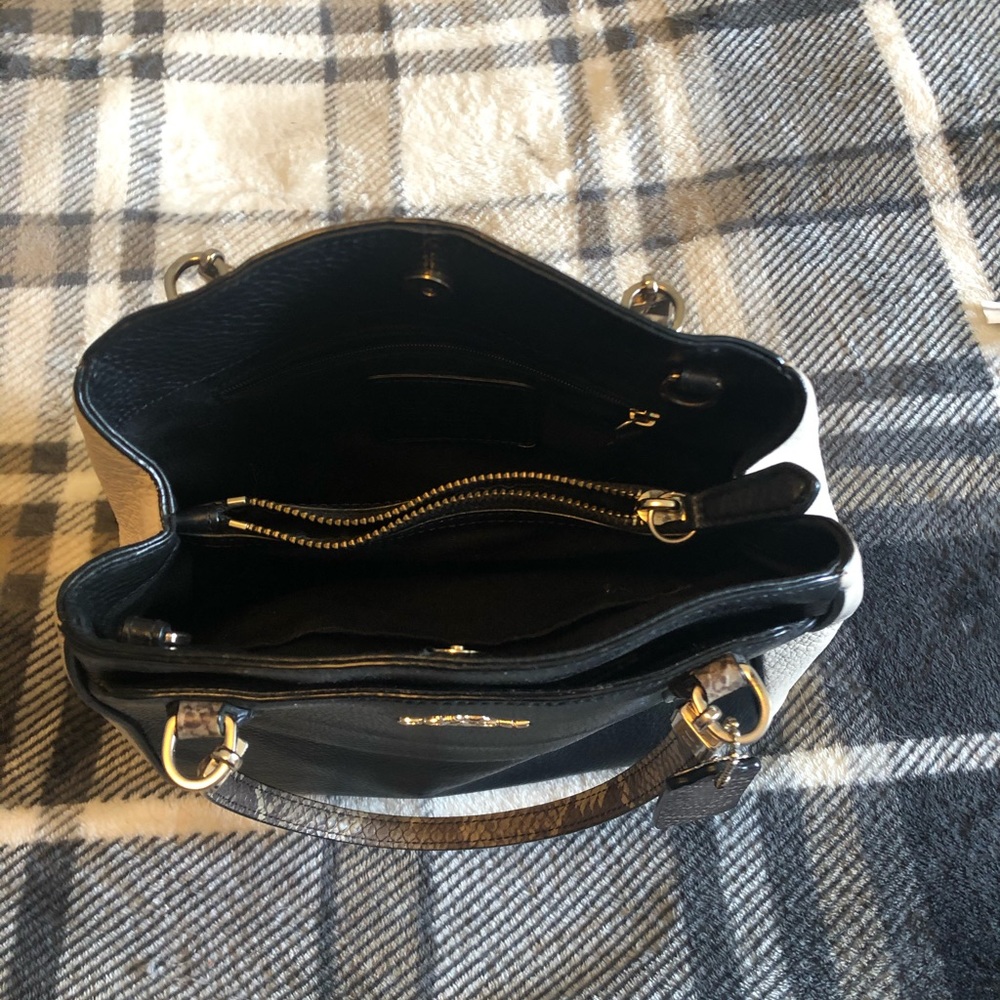 Simple and classic Coach bag - Picture 3 of 5